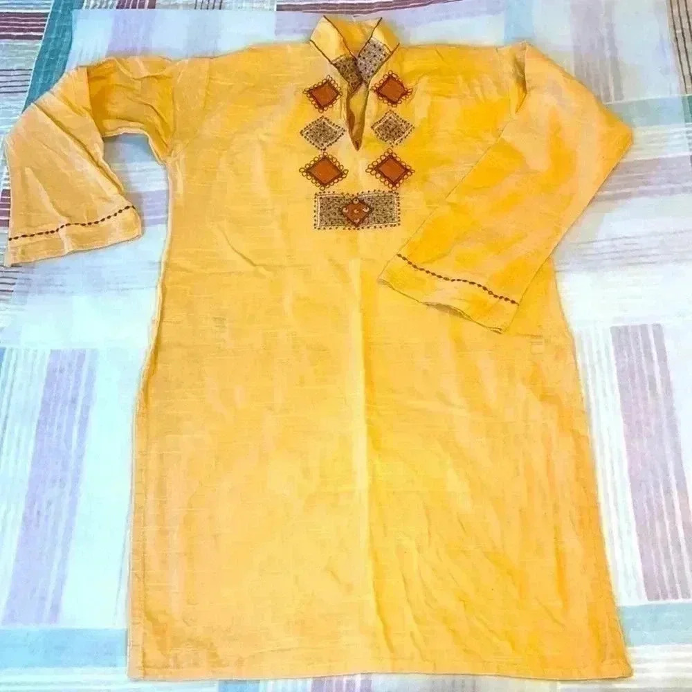 India 🇮🇳 traditional dress Khurti - Hand made embroidery